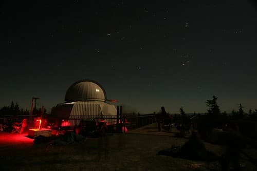 Nuit des Perséides: La Suisse Romande s'éteint pour admirer les étoiles filantes